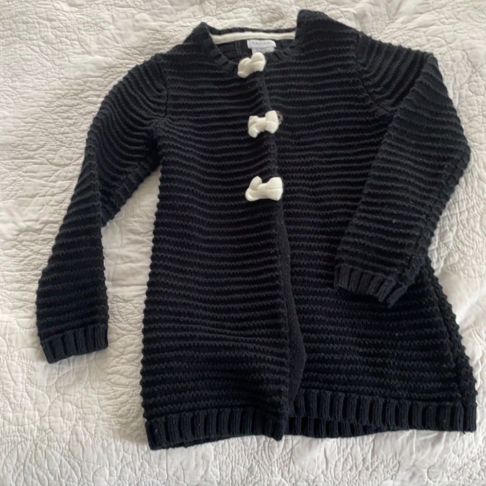 Tahari size M (5-6) kids used in good condition
